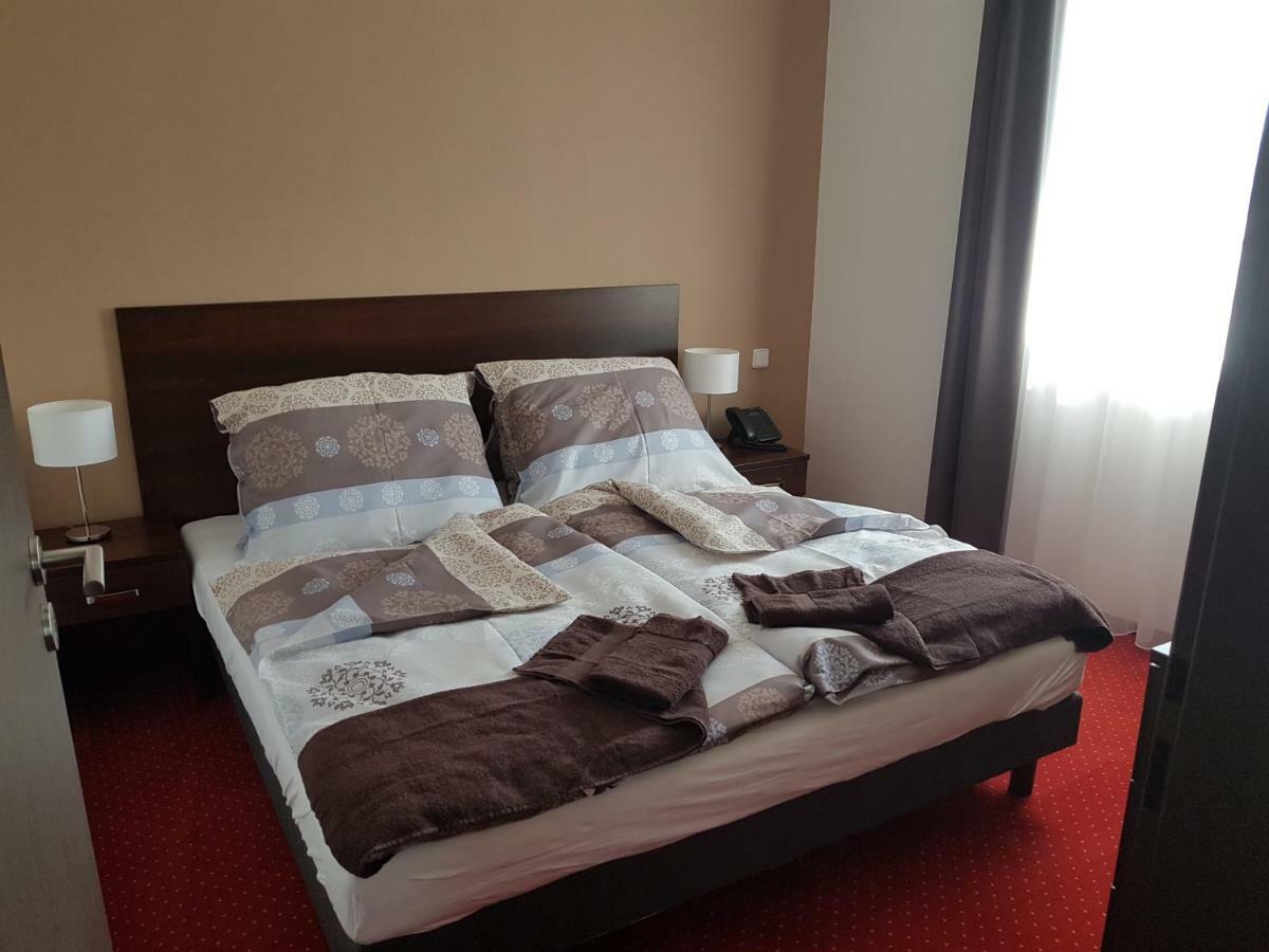 Wellness Hotel Harmonie Trebon Ngoại thất bức ảnh